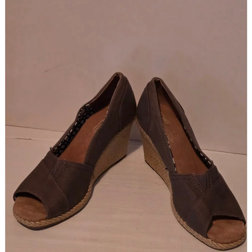 Women's TOMS Gray Wedge Sandals, Size‎ 10W
